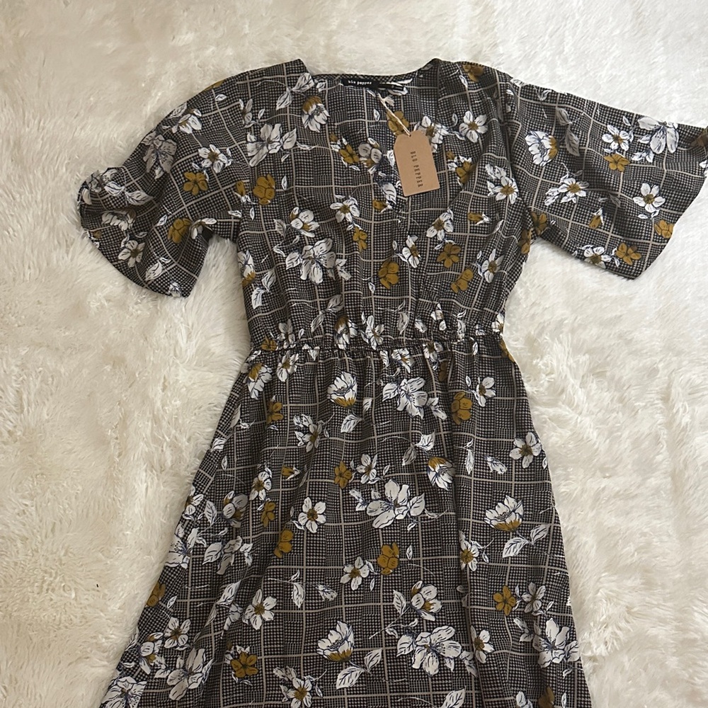 Blu Pepper Gray Floral Midi Dress